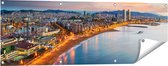 Gards Tuinposter Barcelona Strand met Stad bij Zonsondergang - 120x40 cm - Tuindoek - Tuindecoratie - Wanddecoratie buiten - Tuinschilderij