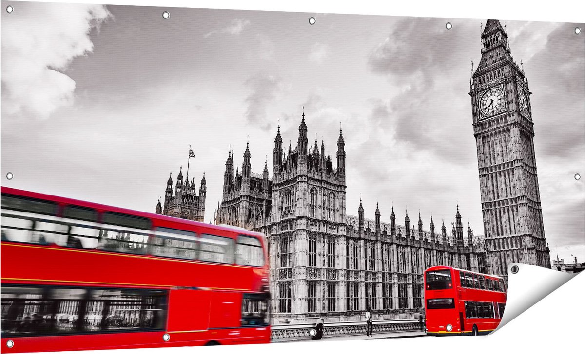 Gards Tuinposter Rode Bussen in Londen - Retro - 160x80 cm - Tuindoek - Tuindecoratie - Wanddecoratie buiten - Tuinschilderij Multikleur