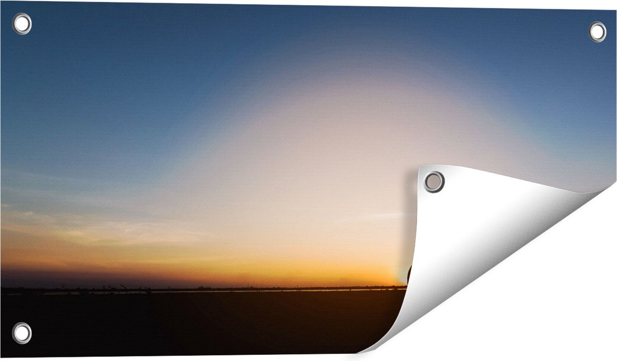 Gards Tuinposter Silhouet van een Motor bij Zonsondergang - 60x30 cm - Tuindoek - Tuindecoratie - Wanddecoratie buiten - Tuinschilderij Multikleur