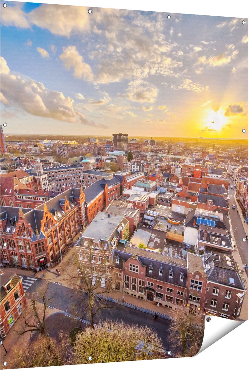 Gards Tuinposter Groningen Stad bij Zonsondergang - 120x150 cm - Tuindoek - Tuindecoratie - Wanddecoratie buiten - Tuinschilderij Multikleur