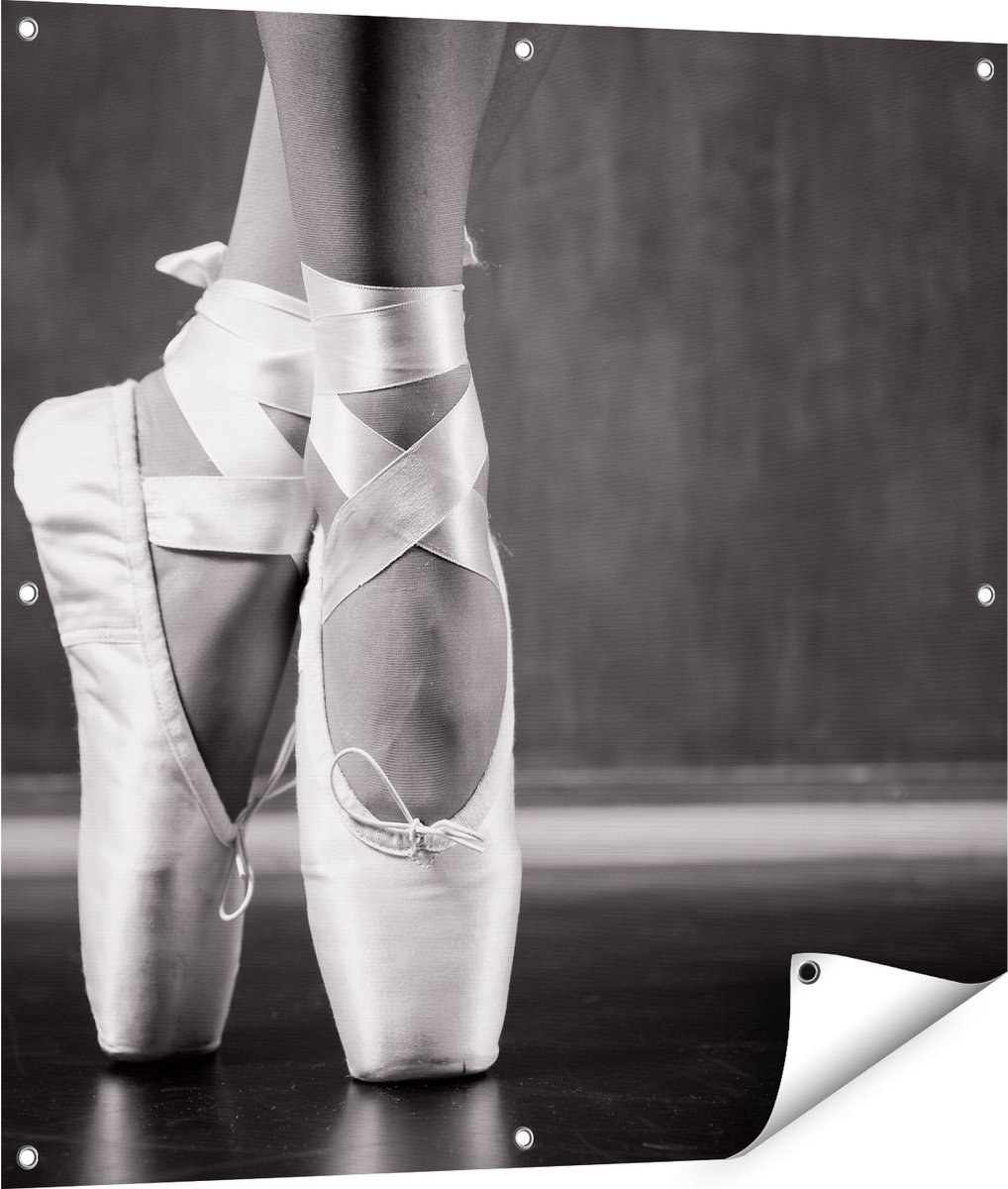 Gards Tuinposter Ballet Schoenen van een Ballerina - Zwart Wit - 90x90 cm - Tuindoek - Tuindecoratie - Wanddecoratie buiten - Tuinschilderij Multikleur