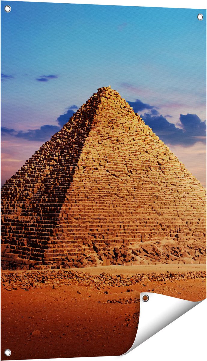 Gards Tuinposter Egyptische Piramides in de Woestijn - 60x90 cm - Tuindoek - Tuindecoratie - Wanddecoratie buiten - Tuinschilderij Multikleur