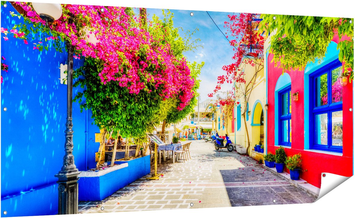 Gards Tuinposter Kleurrijke Straat op het Eiland Kos, Griekenland - 200x100 cm - Tuindoek - Tuindecoratie - Wanddecoratie buiten - Tuinschilderij Multikleur