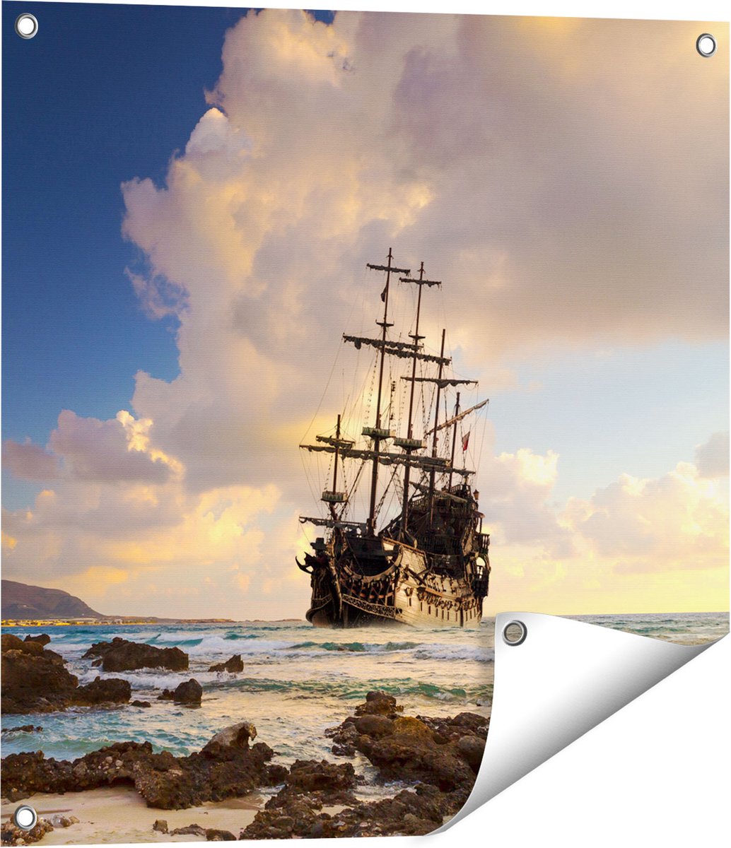 Gards Tuinposter Piratenschip aan de Kust bij Zonsondergang - 60x60 cm - Tuindoek - Tuindecoratie - Wanddecoratie buiten - Tuinschilderij Multikleur