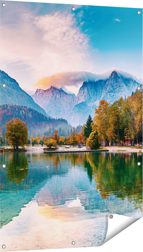 Gards Tuinposter Meer in de Bergen met een Geit Standbeeld - 80x120 cm - Tuindoek - Tuindecoratie - Wanddecoratie buiten - Tuinschilderij