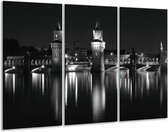 Glasschilderij Gebouw - Grijs, Zwart, Wit - 120x80cm 3Luik - Foto Op Glas - Geen Acrylglas Schilderij - GroepArt 6000+ Glas Art Collectie - Maatwerk Mogelijk