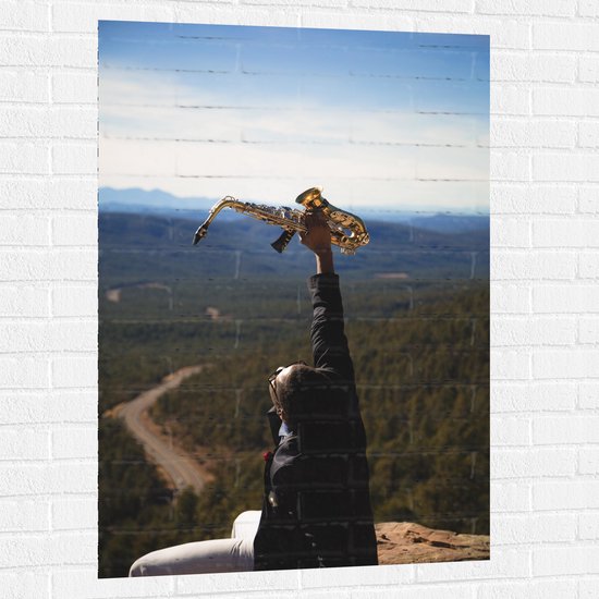 Muursticker - Man met Trompet aan de Rand van Cliff met Uitzicht - 80x120 cm Foto op Muursticker