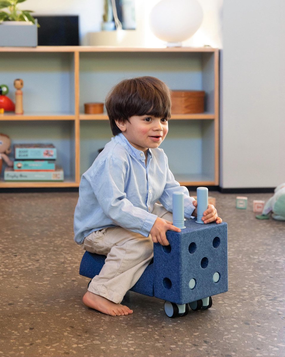 Modu Activity toy Tiny Ride - Loopwagen baby - Looptrainer - Loopstoeltje - Blokken - Open Ended play - Deep Blue / Sky Blue – foto 4