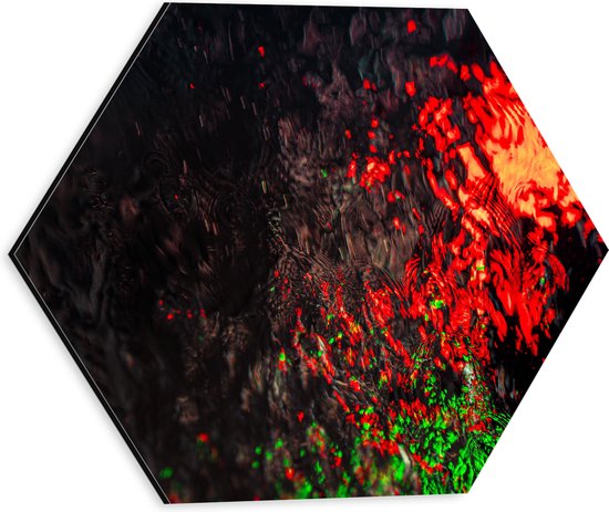 Dibond Hexagon - Foto van Rood en Groen Licht achter Glazen Wand - 30x26.1 cm Foto op Hexagon (Met Ophangsysteem)