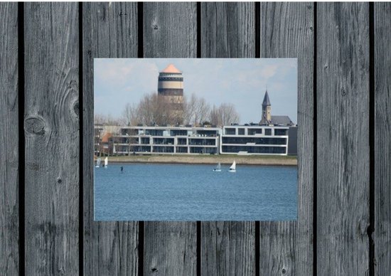 Bredene - Tuinposter – watertoren van Bredene - Spuikom - 120x80 cm - Foto op Tuinposter - wanddecoratie voor buiten en binnen - Souvenirs from the sea