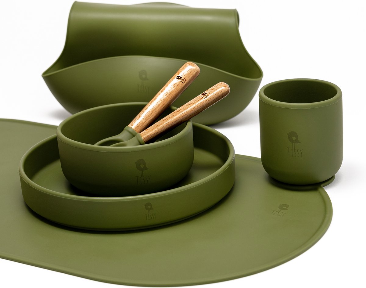 Goedkoopste 7 delige set Siliconen Kinderservies set ( Olive ) - Eetset peuter - Baby Servies - Antislip - BPA vrij - Onbreekbaar - Giftset - Kraamcadeau - Babyshower - Siliconen Kinderbestek - siliconen servies baby set - Cadeau