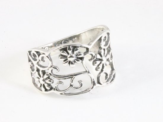 Opengewerkte zilveren ring met bloemen