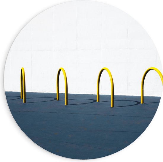 PVC Schuimplaat Muurcirkel - Gele Gebogen Plaatjes op Blauwwe Ondergrond - 90x90 cm Foto op Muurcirkel (met ophangsysteem)