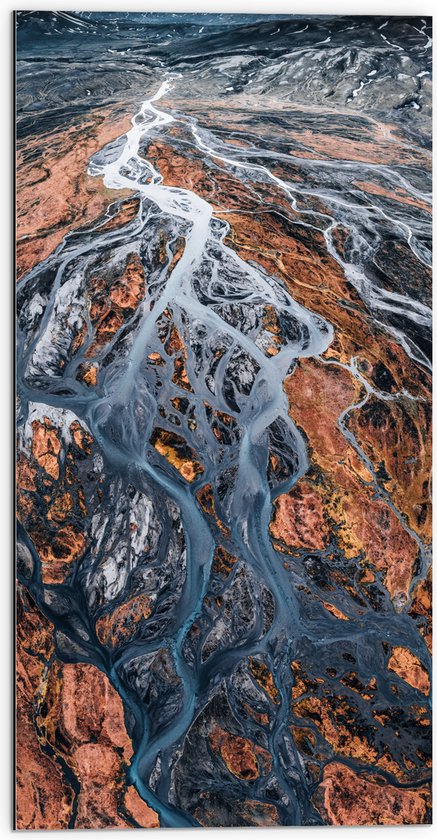 Dibond - Patroon van Rivieren Stromend door Vulkaangebied - 50x100 cm Foto op Aluminium (Met Ophangsysteem)