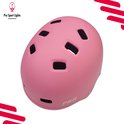 Casque PRO SPORT LIGHTS rose, vue de trois-quarts avant, avec trous de ventilation.