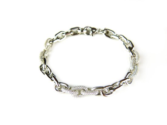 Bracelet en argent serti de zircons cubiques transparents
