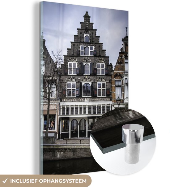 MuchoWow® Glasschilderij 20x30 cm - Schilderij acrylglas - Alkmaar - Huizen - Centrum - Foto op glas - Schilderijen
