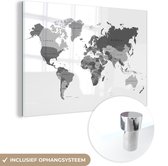 MuchoWow® Glasschilderij 150x100 cm - Schilderij acrylglas - De landen zijn met verschillende tinten grijs aangegeven op de wereldkaart - zwart wit - Foto op glas - Schilderijen