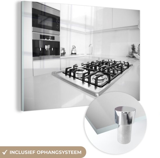 MuchoWow® Glasschilderij 90x60 cm - Schilderij acrylglas - Een fornuis en oven in een moderne keuken - zwart wit - Foto op glas - Schilderijen