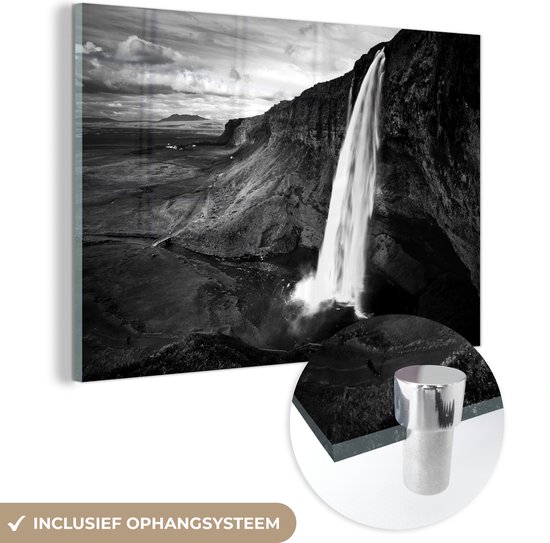 MuchoWow® Glasschilderij 30x20 cm - Schilderij acrylglas - Seljalandsfoss waterval - zwart wit - Foto op glas - Schilderijen