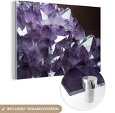 MuchoWow® Glasschilderij 60x40 cm - Schilderij acrylglas - Close-up van een amethist op een donkere achtergrond - Foto op glas - Schilderijen