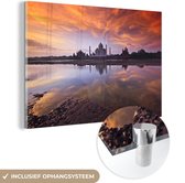 MuchoWow® Glasschilderij 150x100 cm - Schilderij acrylglas - Wolken bij de Taj Mahal - Foto op glas - Schilderijen
