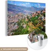 MuchoWow® Glasschilderij - Uitzicht over Medellín en haar bergen in Colombia - 180x120 cm - Acrylglas Schilderijen - Foto op Glas