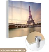 MuchoWow® Glasschilderij 20x20 cm - Schilderij acrylglas - Parijs - Eiffeltoren - Brug - Foto op glas - Schilderijen