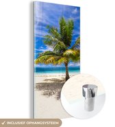 MuchoWow® Glasschilderij 20x40 cm - Schilderij acrylglas - Kokospalm op het zand bij Moorea in Oceanië - Foto op glas - Schilderijen