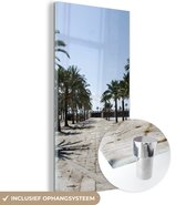 MuchoWow® Glasschilderij 80x160 cm - Schilderij acrylglas - De rijen met palmbomen op een promenade op Mallorca - Foto op glas - Schilderijen