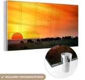 Coucher de soleil avec un très beau ciel dans le Parc National du Serengeti Plexiglas 160x80 cm - Tirage photo sur Glas (décoration murale en plexiglas)