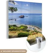 MuchoWow® Glasschilderij 90x90 cm - Schilderij acrylglas - Cyprus - Zee - Planten - Foto op glas - Schilderijen