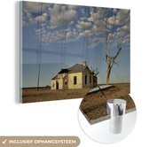 MuchoWow® Glasschilderij 120x80 cm - Schilderij acrylglas - Verlaten gebouw in Namibië in Afrika - Foto op glas - Schilderijen