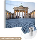 MuchoWow® Glasschilderij 120x80 cm - Schilderij acrylglas - Brandenburger Tor in Berlijn - Foto op glas - Schilderijen