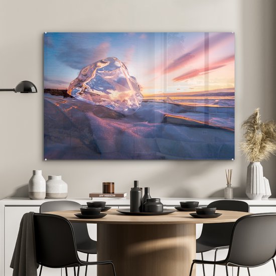 Glaçon illuminé par le soleil couchant sur le lac Baïkal Plexiglas 120x80 cm - Tirage photo sur Glas (décoration murale plexiglas)