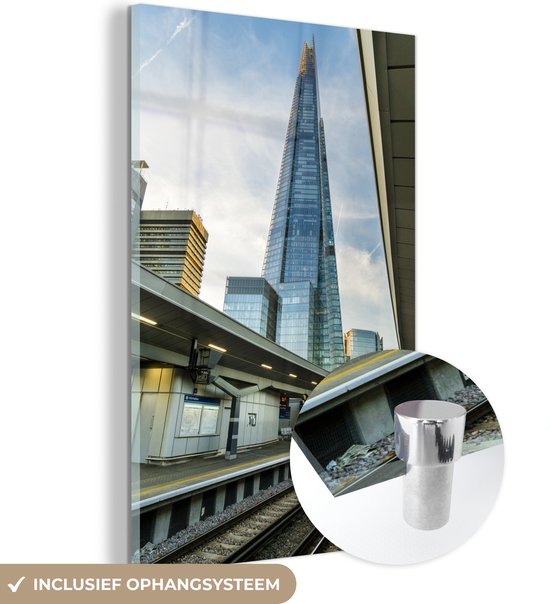 Glasschilderij - The Shard vanaf een treinstation in Londen - Acrylglas Schilderijen - Foto op Glas