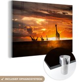 MuchoWow® Glasschilderij 60x40 cm - Schilderij acrylglas - Silhouetten van giraffen bij zonsondergang - Foto op glas - Schilderijen