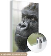 MuchoWow® Glasschilderij 80x120 cm - Schilderij acrylglas - Een verbazingwekkende Gorilla - Foto op glas - Schilderijen