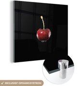 MuchoWow® Glasschilderij 90x90 cm - Schilderij acrylglas - Kers - Zwart - Waterdruppels - Foto op glas - Schilderijen