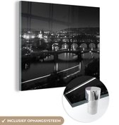 MuchoWow® Glasschilderij 50x50 cm - Schilderij acrylglas - Praag - Nacht - Zwart - Wit - Foto op glas - Schilderijen