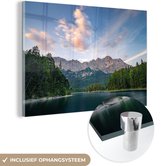 MuchoWow® Glasschilderij 30x20 cm - Schilderij acrylglas - Zugspitze berg aan een meer - Foto op glas - Schilderijen