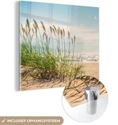 MuchoWow® Glasschilderij 90x90 cm - Schilderij acrylglas - Grassprieten in de duinen - Foto op glas - Schilderijen