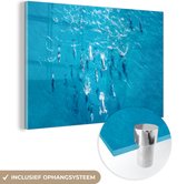 MuchoWow® Glasschilderij 90x60 cm - Schilderij acrylglas - Dolfijn - Water - Zee - Foto op glas - Schilderijen