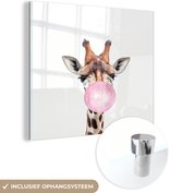 MuchoWow® Glasschilderij 50x50 cm - Schilderij acrylglas - Kauwgom - Wilde dieren - Roze - Meisjes - Kinderen - Giraffe - Foto op glas - Schilderijen