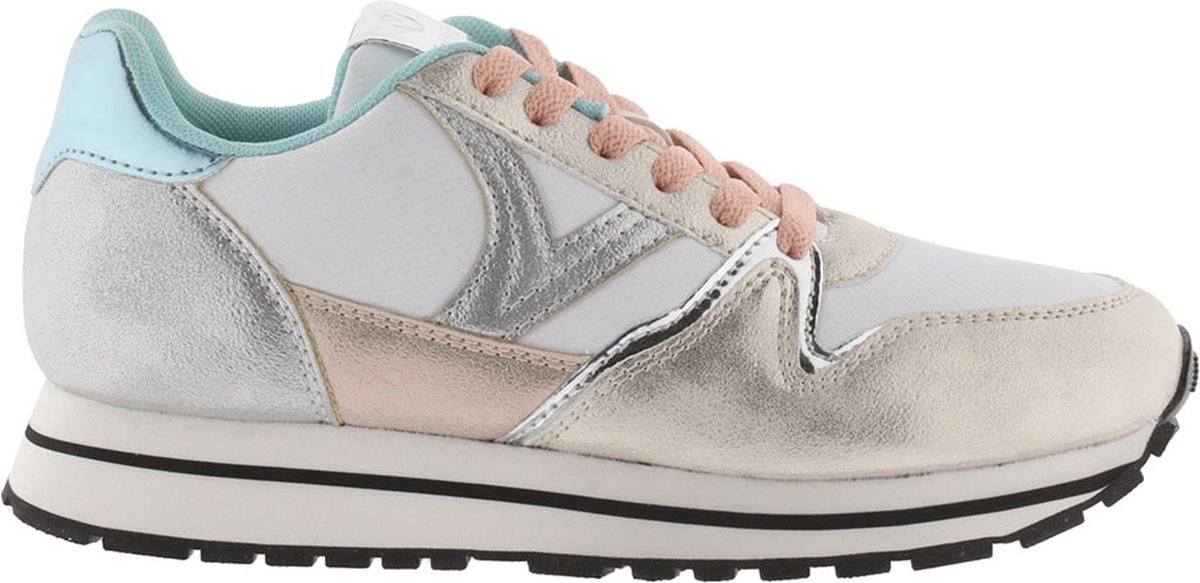 Sneakers met veters