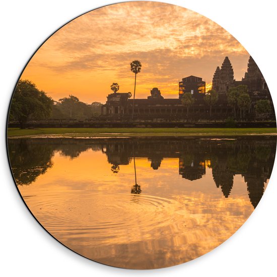 Dibond Muurcirkel - Zonsondergang boven Water langs Tempel - 30x30 cm Foto op Aluminium Muurcirkel (met ophangsysteem)