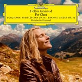 Hélène Grimaud met gesloten ogen en een glimlach, in een bruine leren jas, met een berglandschap op de achtergrond. "Hélène Grimaud For Clara"