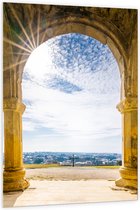 PVC Schuimplaat - Zon door Sluierbewolking op Ingang van Stenen Tempel - 100x150 cm Foto op PVC Schuimplaat (Met Ophangsysteem)