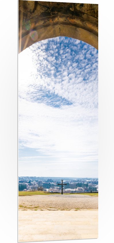 PVC Schuimplaat - Zon door Sluierbewolking op Ingang van Stenen Tempel - 50x150 cm Foto op PVC Schuimplaat (Met Ophangsysteem)