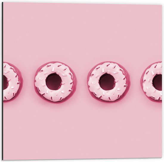 Dibond - Vier Roze Donuts op een Rij tegen Roze Achtergrond - 50x50 cm Foto op Aluminium (Wanddecoratie van metaal)